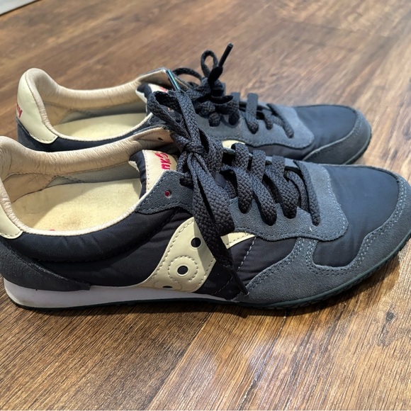 Saucony Retro Blue and Cream Sneakers casual women’s size 9 - Picture 2 of 12